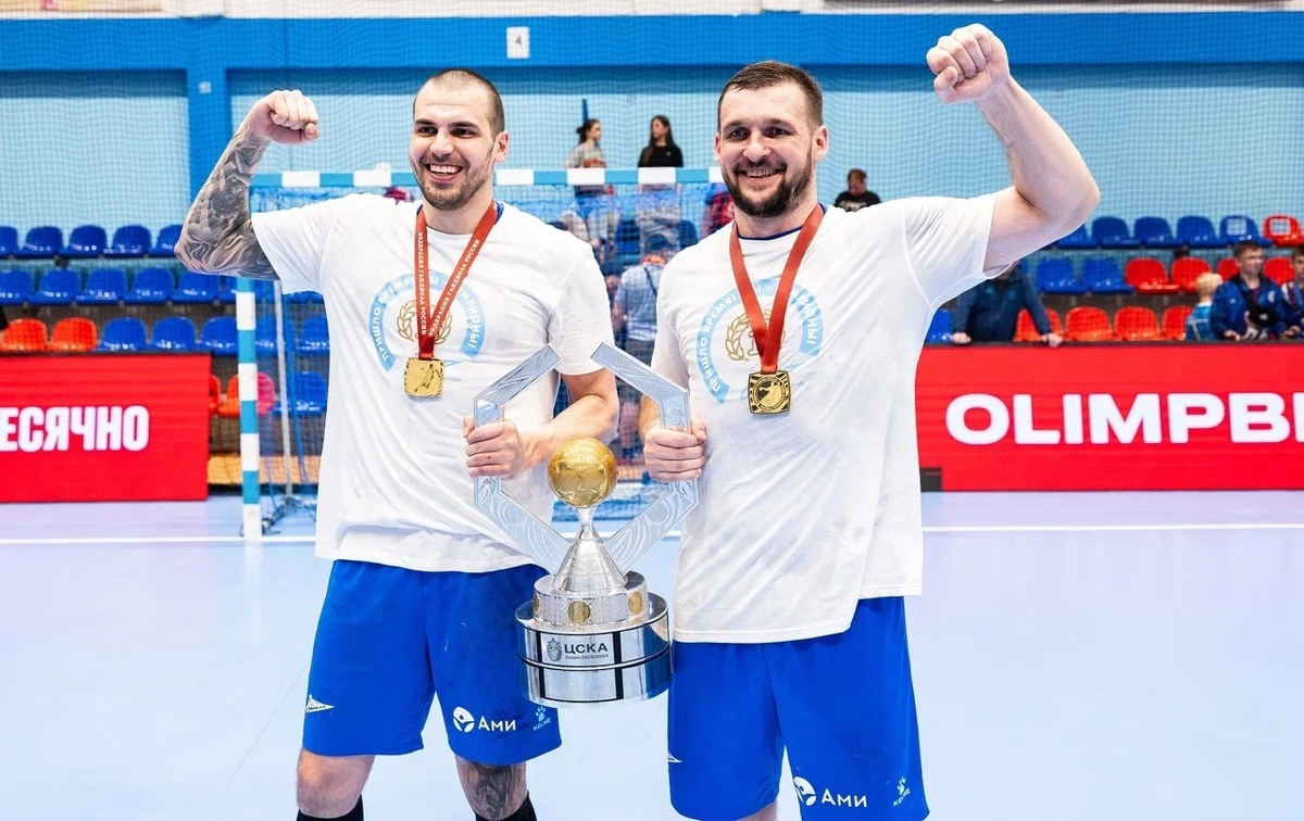 Олег Астрашапкин (справа). Фото: Александр Павлов, https://vk.com/handballclubzenit