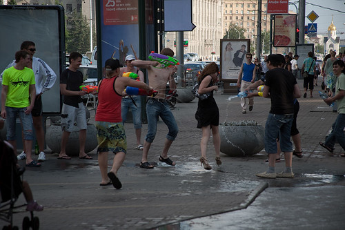 День Ивана Купала в городе, на остановке общественного транспорта. Помню эту дичь.