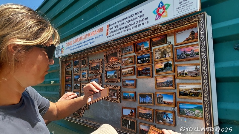 Сначала не поверили своим глазам: стенд с продажей сувениров без продавца в Пятигорске