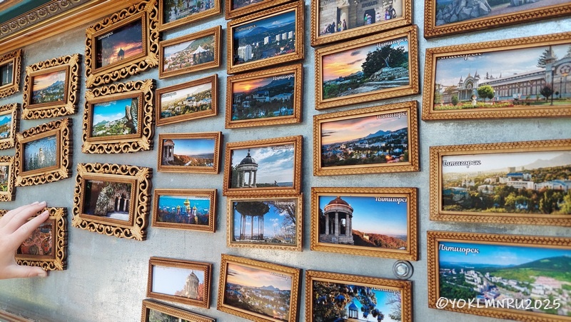 Магнитики с миниатюрными фотографиями основных достопримечательностей Пятигорска |©yoklmnru2025