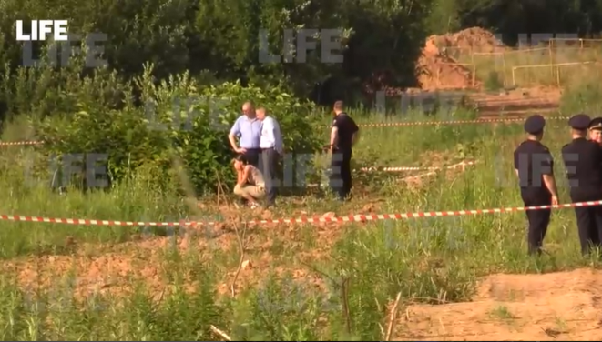    Полина Корнеева, опознавшая тело Романа Старовойта, шокирована увиденным. Фото: скриншот видео опознания.