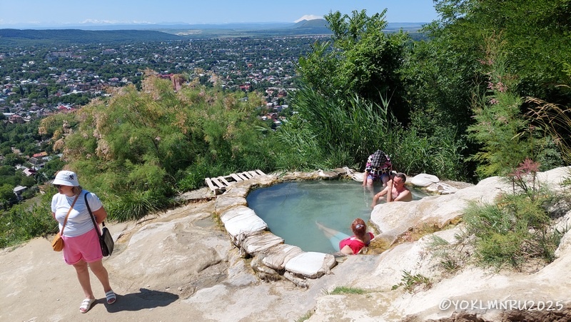 Самая необычная природная достопримечательность КавМинВод, какую мы посетили, — бесстыжие ванны в Пятигорске