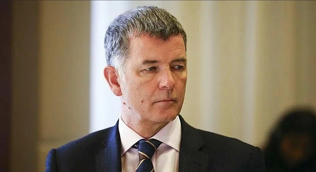 Ричард Питер Мур. Всё таки интелект вещь серьезная. Заставить воевать за себя тех, кто считает тебя врагом. И умирать, убивая а том числе и единоверцев.