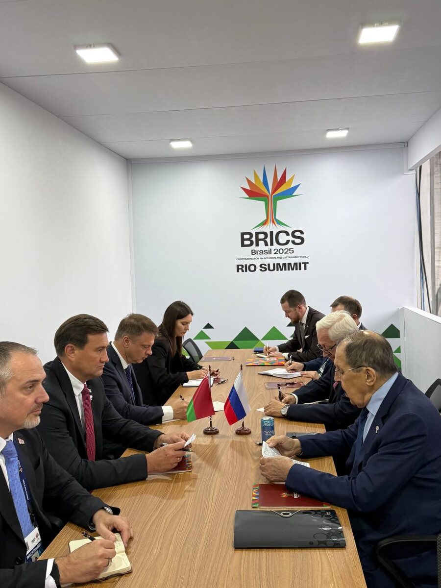 Максим Рыженков и Сергей Лавров на саммите БРИКС в Бразилии, фото: Мария Захарова