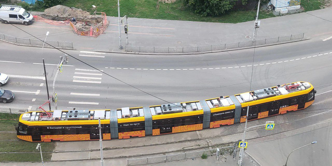 В России сразу два производителя выпустили самые длинные пятисекционные трамваи