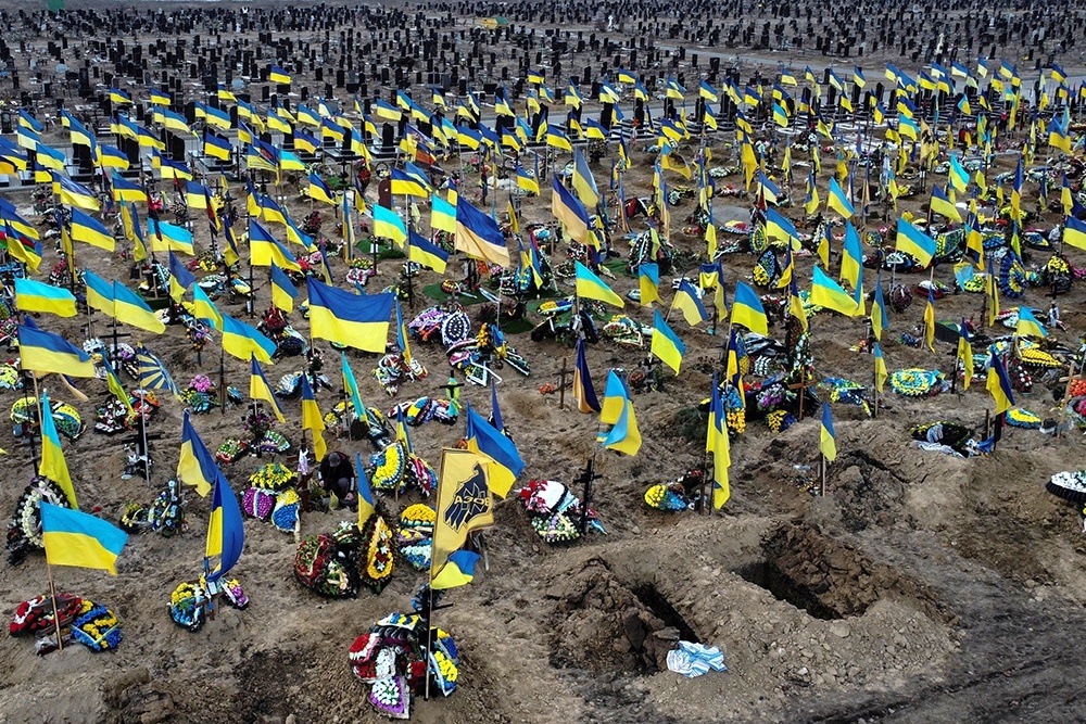 Кладбище на Украине. REUTERS