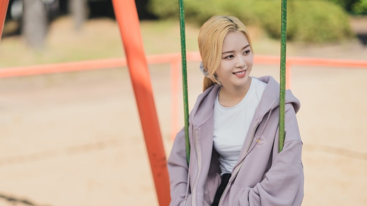    Кадр из дорамы «Наше любимое лето», реж. Ким Юн-джин, Seoul Broadcasting System (SBS), Studio N, Super Moon Pictures