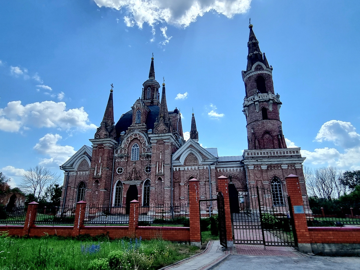 Церковь Знамения Божьей Матери (Знаменская) в селе Вешаловка. Фото автора статьи.