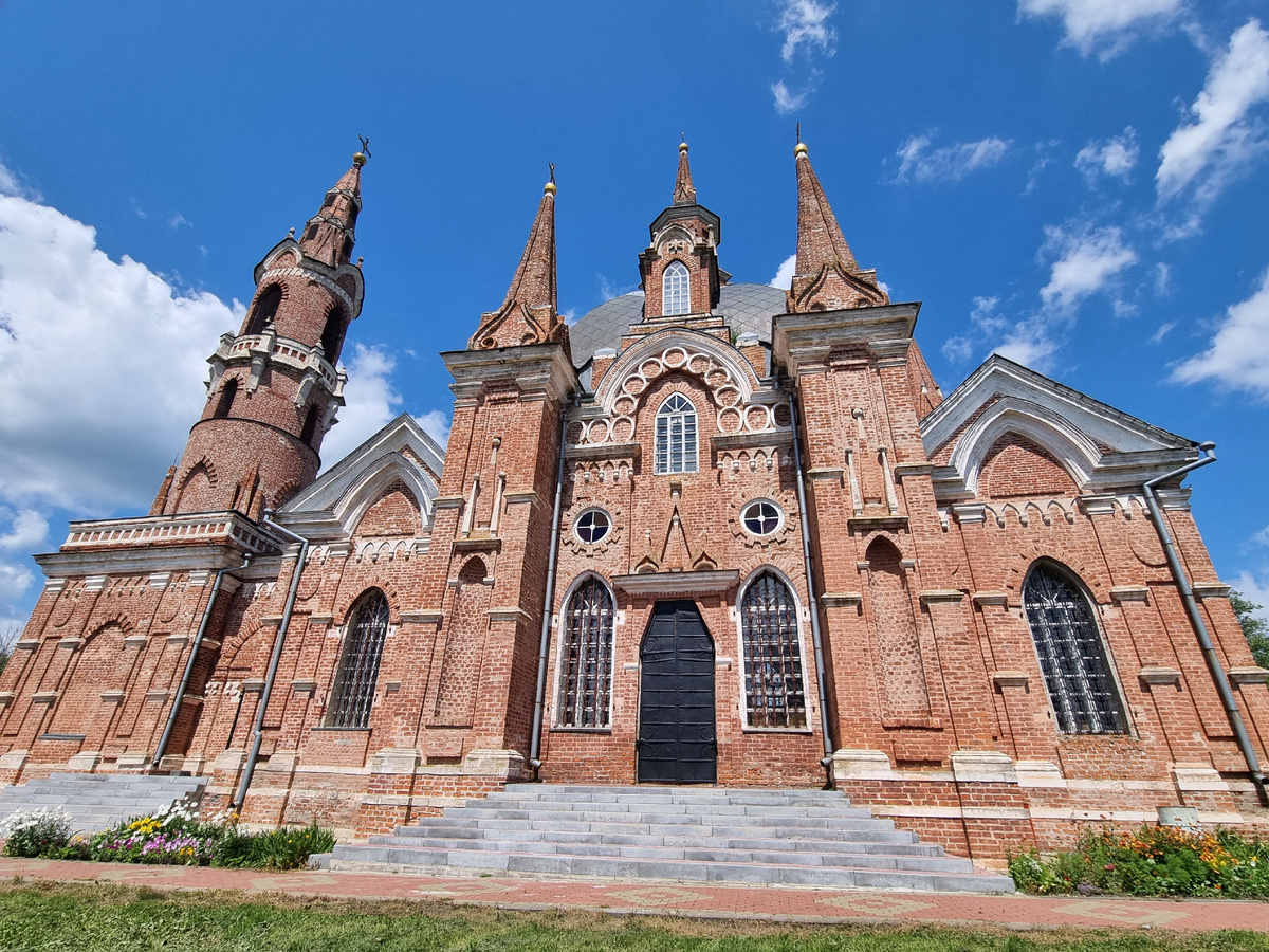 Церковь Знамения Божьей Матери (Знаменская) в селе Вешаловка. Фото автора статьи.