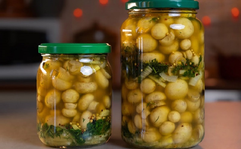 Закатываем на зиму маринованные шампиньоны самым быстрым способом