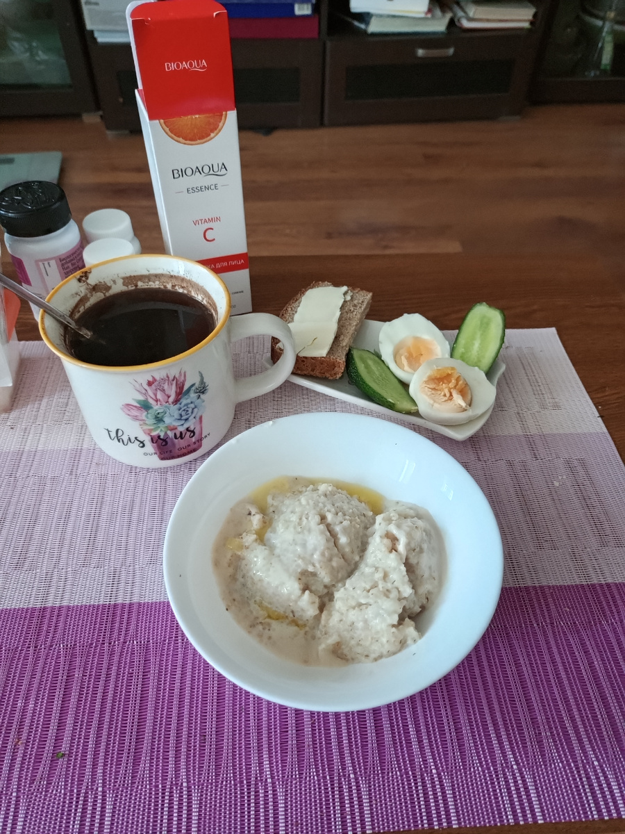 Завтрак примерно одинаковый на протяжении нескольких дней. Каша, яйца или наоборот