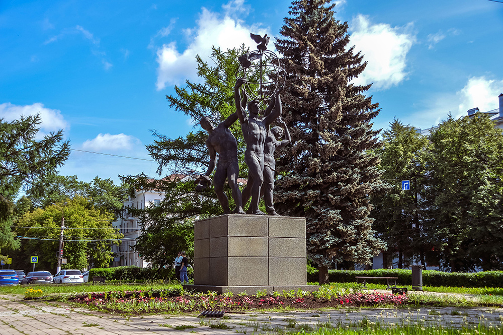 Тверь хорошеет на глазах. В парках и скверах – новые цветники