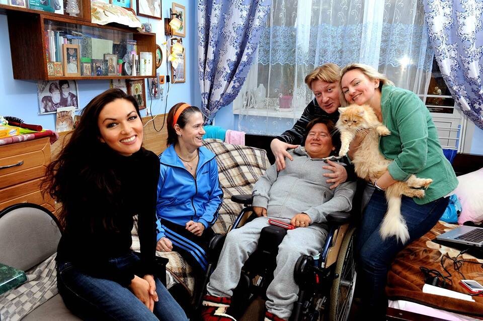 Юлия Такшина, жители социального дома "Обручевский" Ольга Шафранова и Ирина Мовчан, автор канала "Пераново перо" Олег Перанов и художник-дизайнер Екатерина Арясова. 