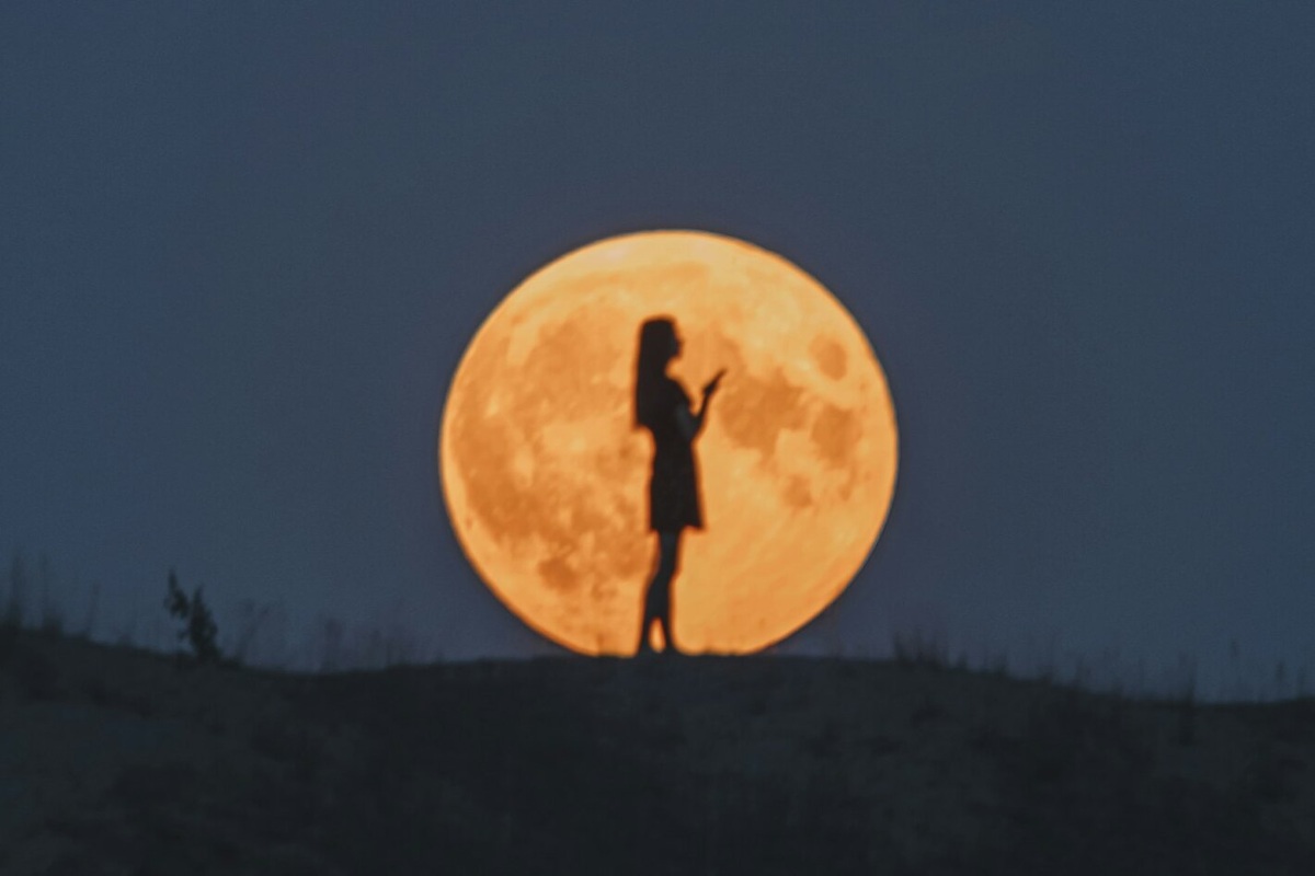     Влияет ли Луна на человека? Узнайте научный и простой ответ!