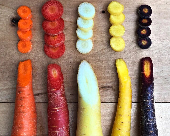 Обычная морковь, сорт Atomic Red, сорт White Satin, 