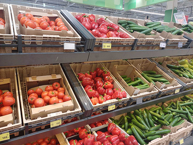 В Твери подорожали яблоки и огурцы, подешевели картофель и помидоры