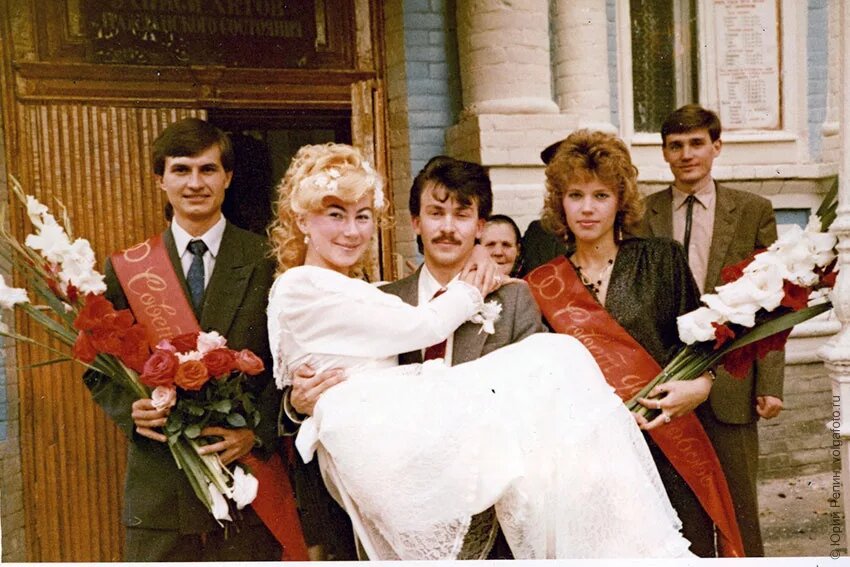 "Раньше у девушек была только натуральная красота")))