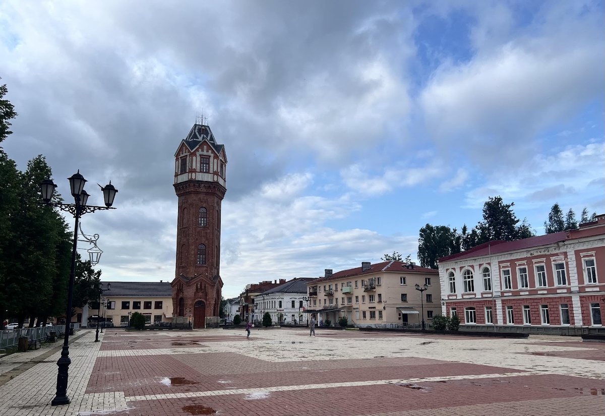 Водонапорная башня в Старой Руссе (листайте галерею!)