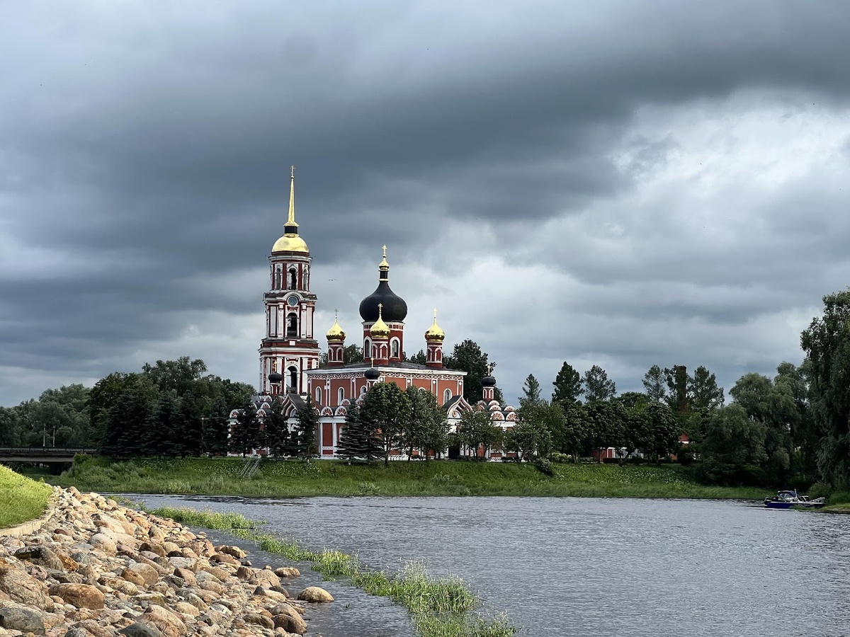Воскресенский собор в Старой Руссе  (листайте галерею!)