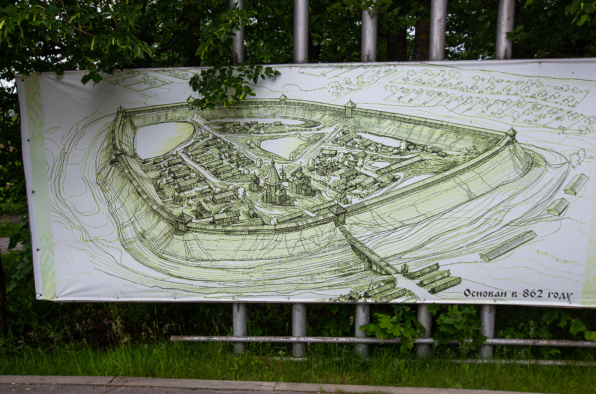 Реконструкция Белозерского кремля. Белозерск, Вологодская область. Фото автора статьи 