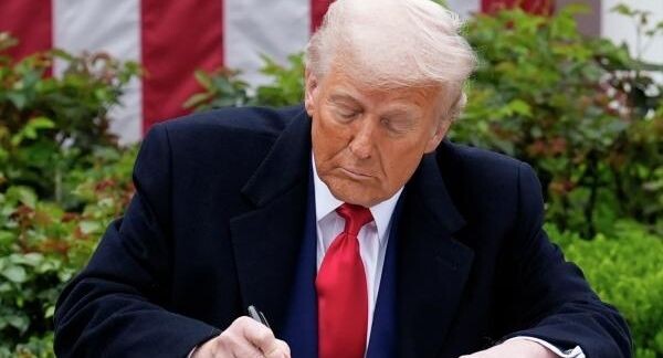 Трамп отправил письмо Токаеву о введении пошлины на товары из Казахстана