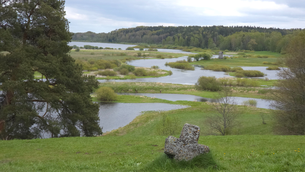 Савкина горка камень крест