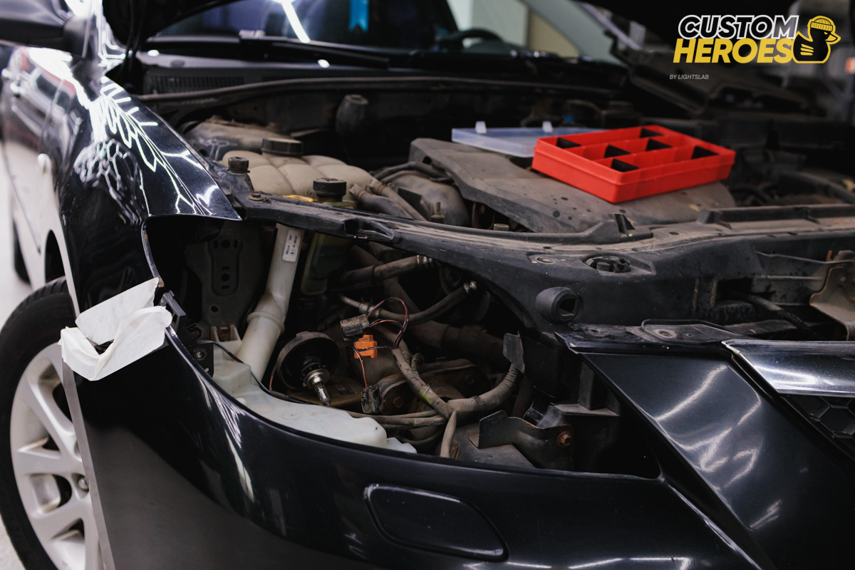 Источник фото: https://custom-heroes.ru/raboty/vid-uslugi/avtosvet/zamena-linz/obnovlenie-sveta-mazda-3-bi-linzy-sariti-i-novaya-zhizn-far/