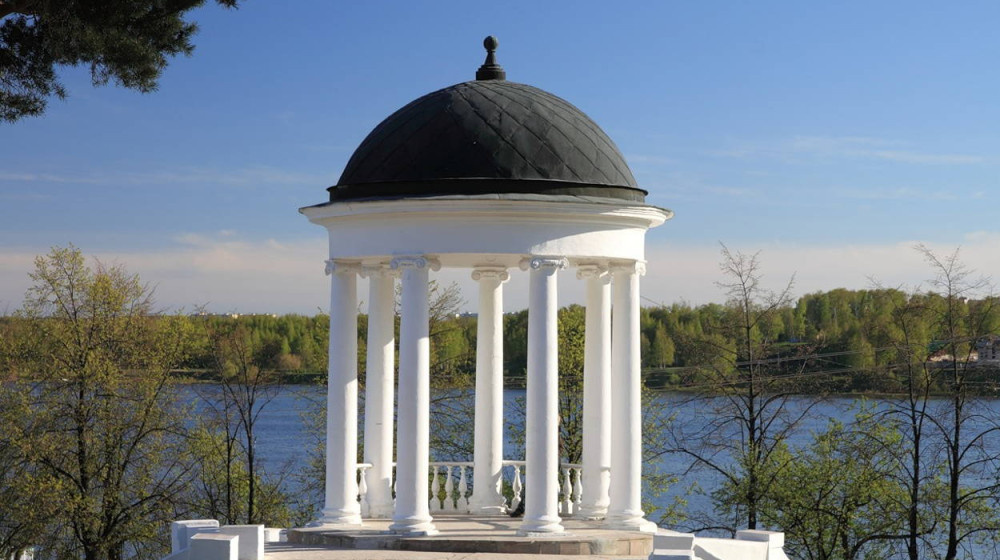    Костромская беседка: театральная декорация на Волге