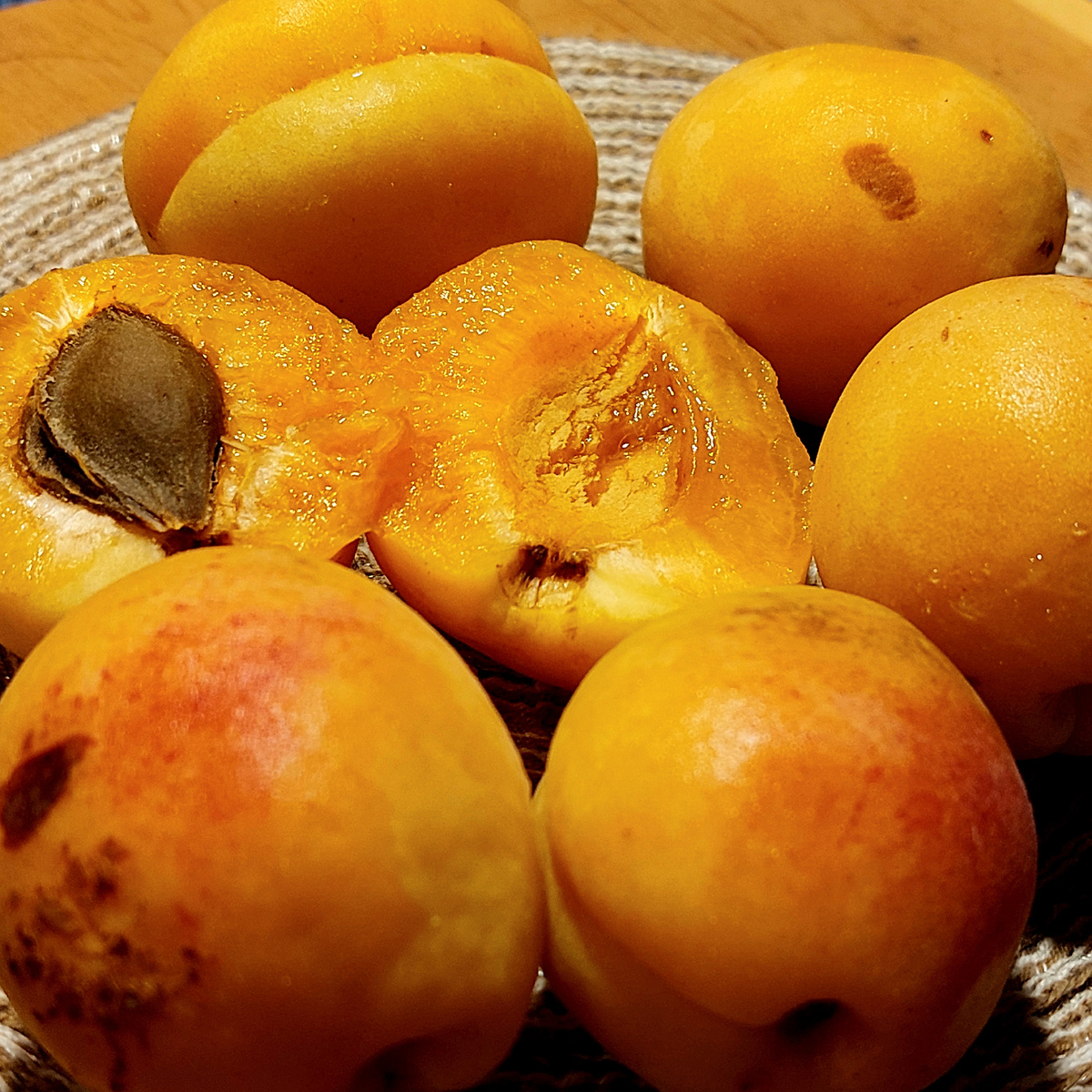 Просто абрикосы :)