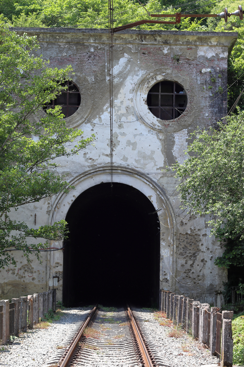 Заброшенная железная дорога у заповедника. Красивая и мистическая