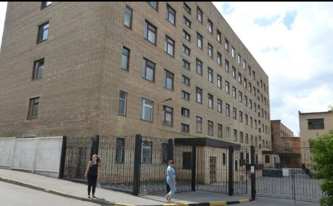 Здание части где я служил до апреля 1992. Фото сделано в 2015 году. Увидел в интернете.