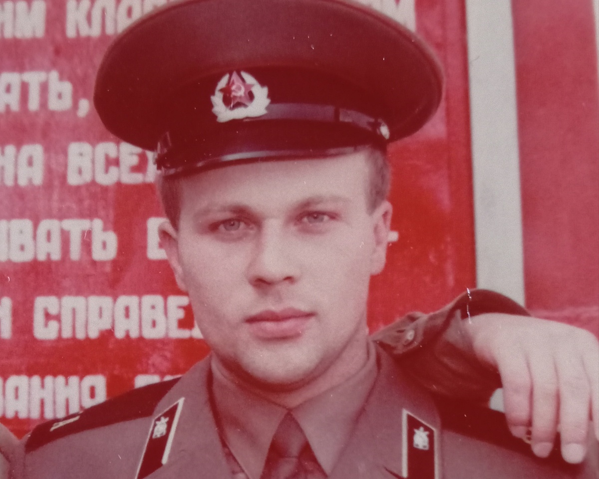 На фото я.  1990 год, дух. Петлицы обратите внимание. 