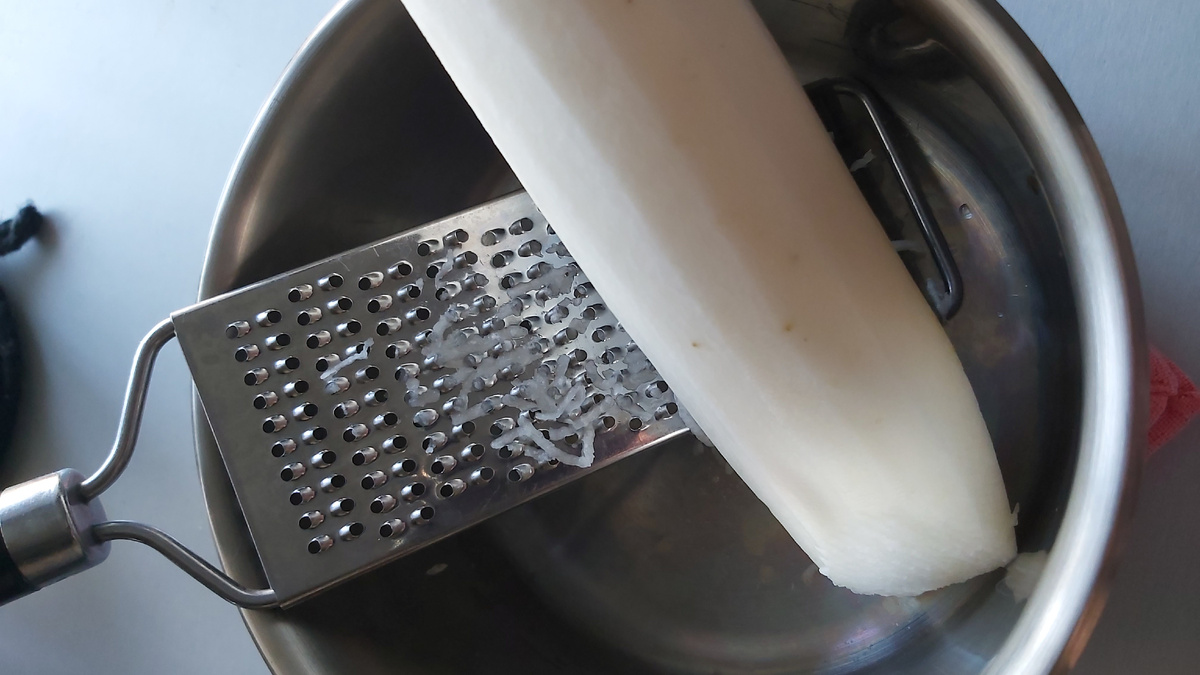 Вот они, дайкон и очень мелкая терка. Всё правда.