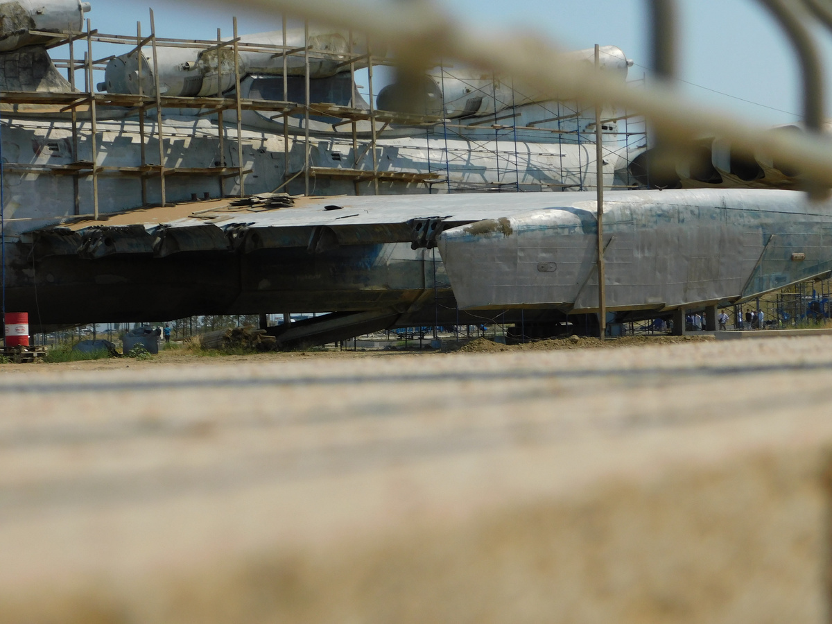 Крыло экраноплана Лунь. Август 2025 года. Фото из архива По Следам Истории. Листайте дальше чтобы увидеть больше.