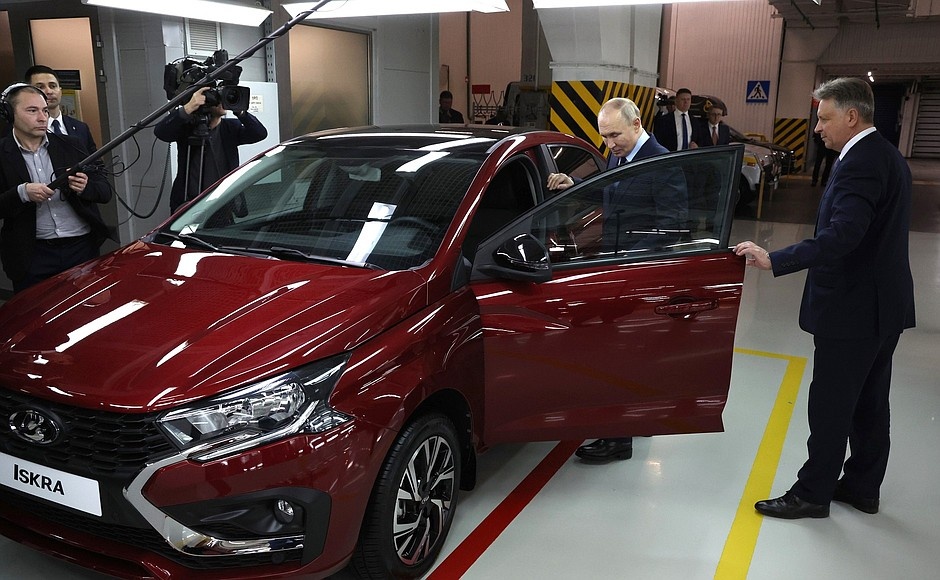   Lada Iskra, Владимир Путин и Максим Соколов