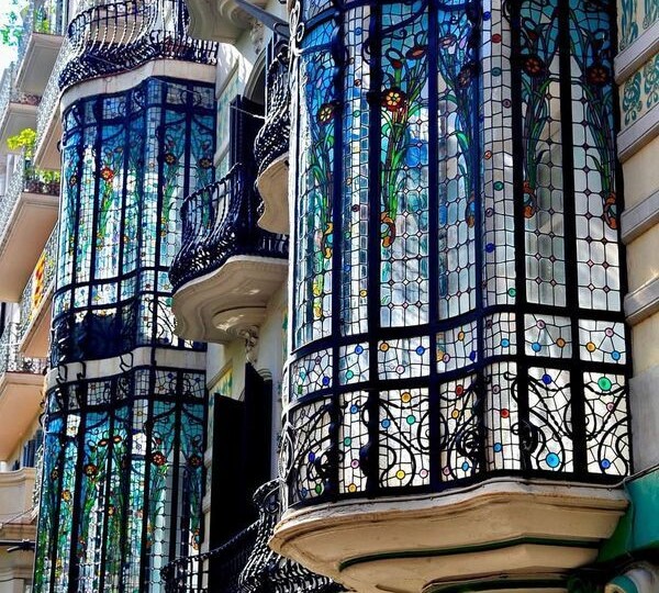 Художественная ковка в архитектуре дома Кама и Эскурра в Барселоне