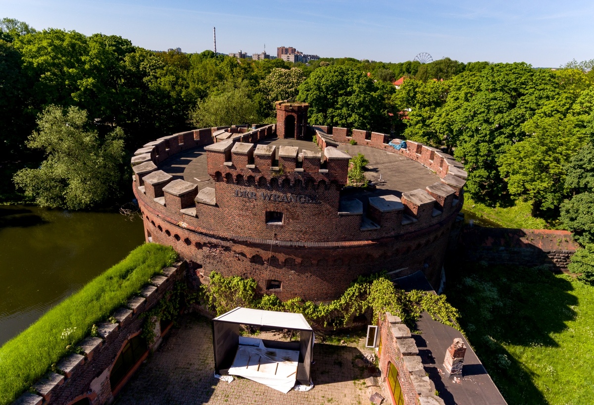  https://www.ambermuseum.ru/home/about_museum/museum_buildings/wrangel_tower.html