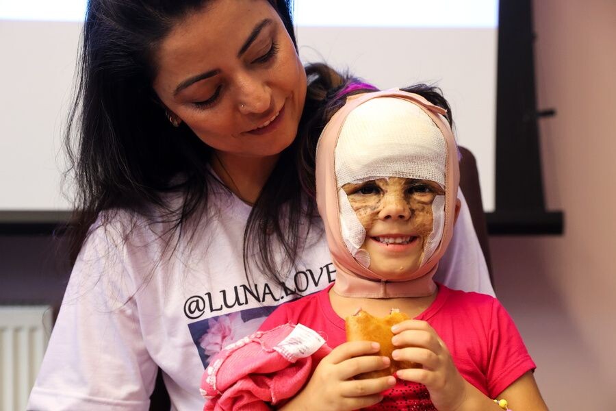    Луна Феннер с мамой Кэрол Феннер / Источник: © Александр Демьянчук/ТАСС