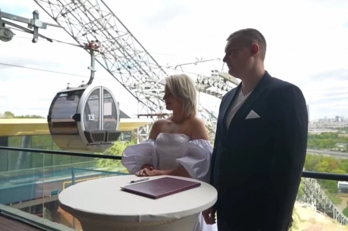    В Москве можно расписаться на канатной дороге.