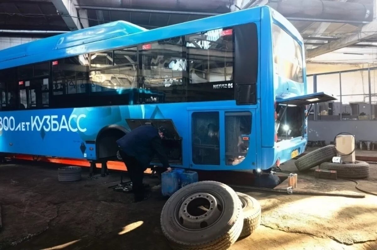    Раньше власти говорили о постоянных ремонтах автобусов.