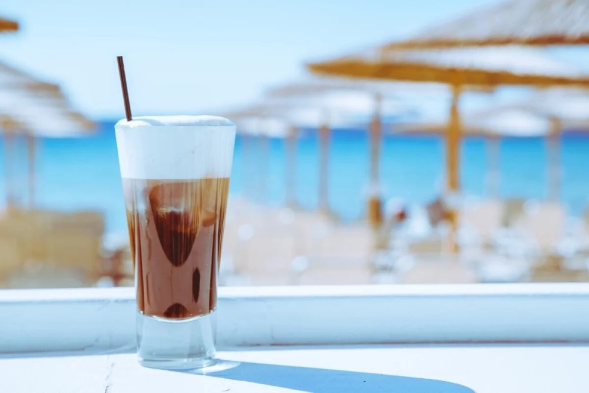    Холодные напитки могут вызвать простуду.