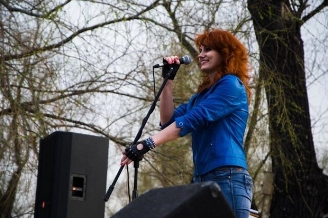    Анна на сцене. Фото: Из личного архивa/ семья Грицаевых