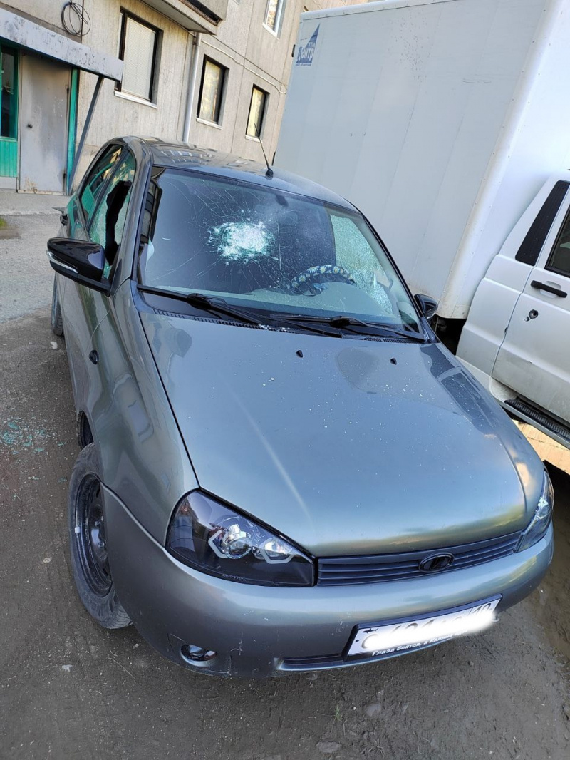    Пьяный житель поселка Карелии расстрелял два автомобиля знакомой, не догнав еечитатель "Фактора"