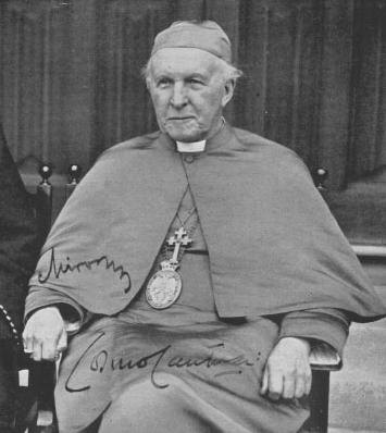 Космо Гордон Лэнг (31 октября 1864 — 5 декабря 1945, Кью, Большой Лондон) — архиепископ Кентерберийский Церкви Англии с 1928 по 1942 год