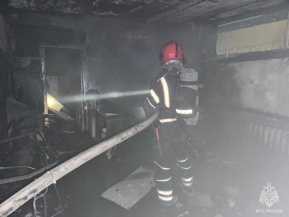    Пожар в автосервисе . Источник: t.me/mchs_altkray