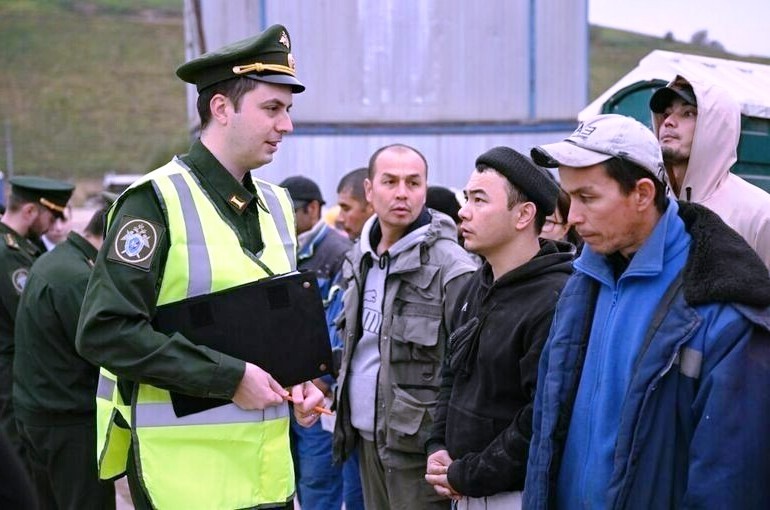 Патент для мигрантов. Фото из открытых источников