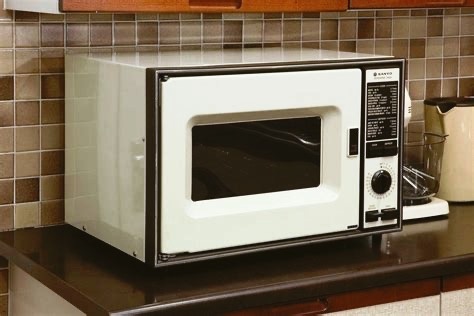 Микроволновки появились ещё в середине XX века — и с тех пор стали объектом мифов