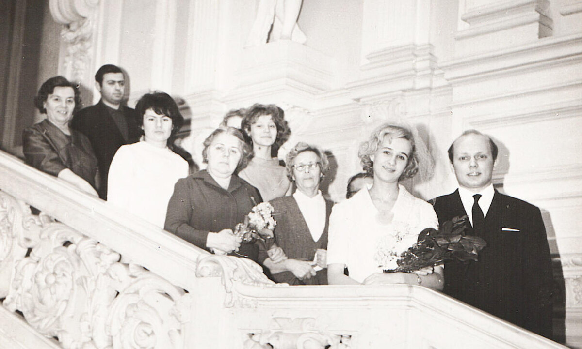    Накануне Нового, 1966 года во Дворце бракосочетания №1 в Ленинграде образовалась семья Васильевых. Кира и Владимир встречались уже пять лет, а подтолкнули их к столь серьезному шагу… мыши / фото из архива Васильевых