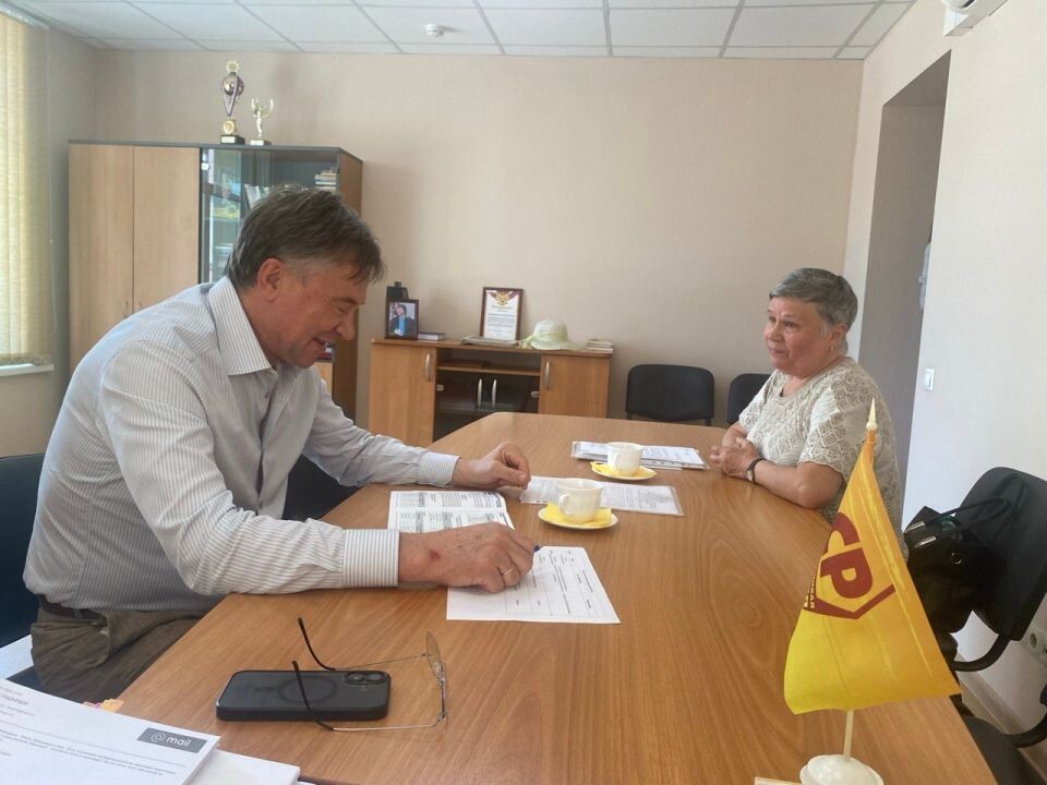    Александр Терентьев провел прием граждан в Барнауле. Источник: altai.spravedlivo.ru