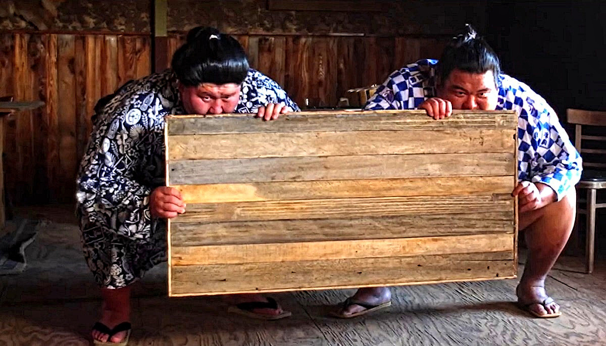 - Привет! А мы вам тут дно принесли. Прошибать будете? 